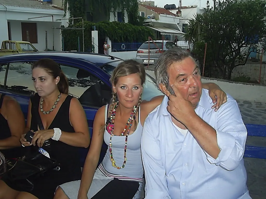 Παρασκήνια από την παράσταση στην Αλόννησο "το ταξίδι της Παπλωματούς"