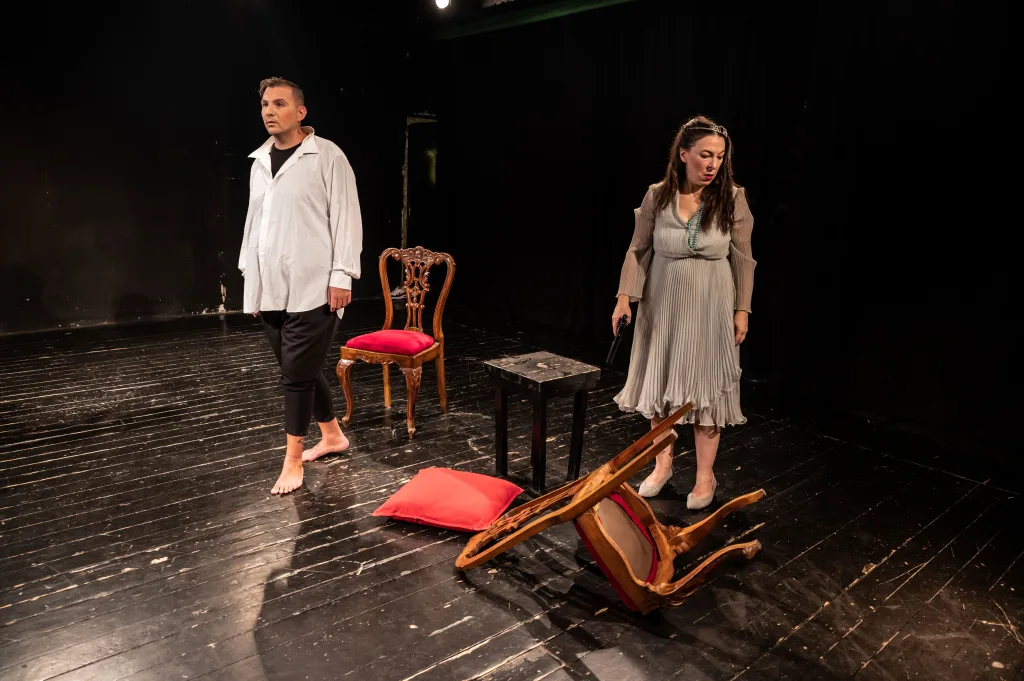 Οι ηθοποιοί Αλίκη Κατσαβού και Ιάσων Λαγουτάρης σε πρόβα της παράστασης του έργου του Τενεσί Ουίλιαμς "Έργο δύο προσώπων".